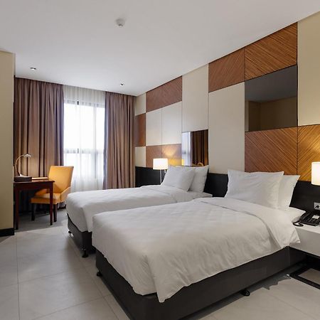 Summit Hotel טקלובן מראה חיצוני תמונה