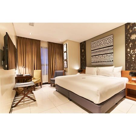 Summit Hotel טקלובן מראה חיצוני תמונה
