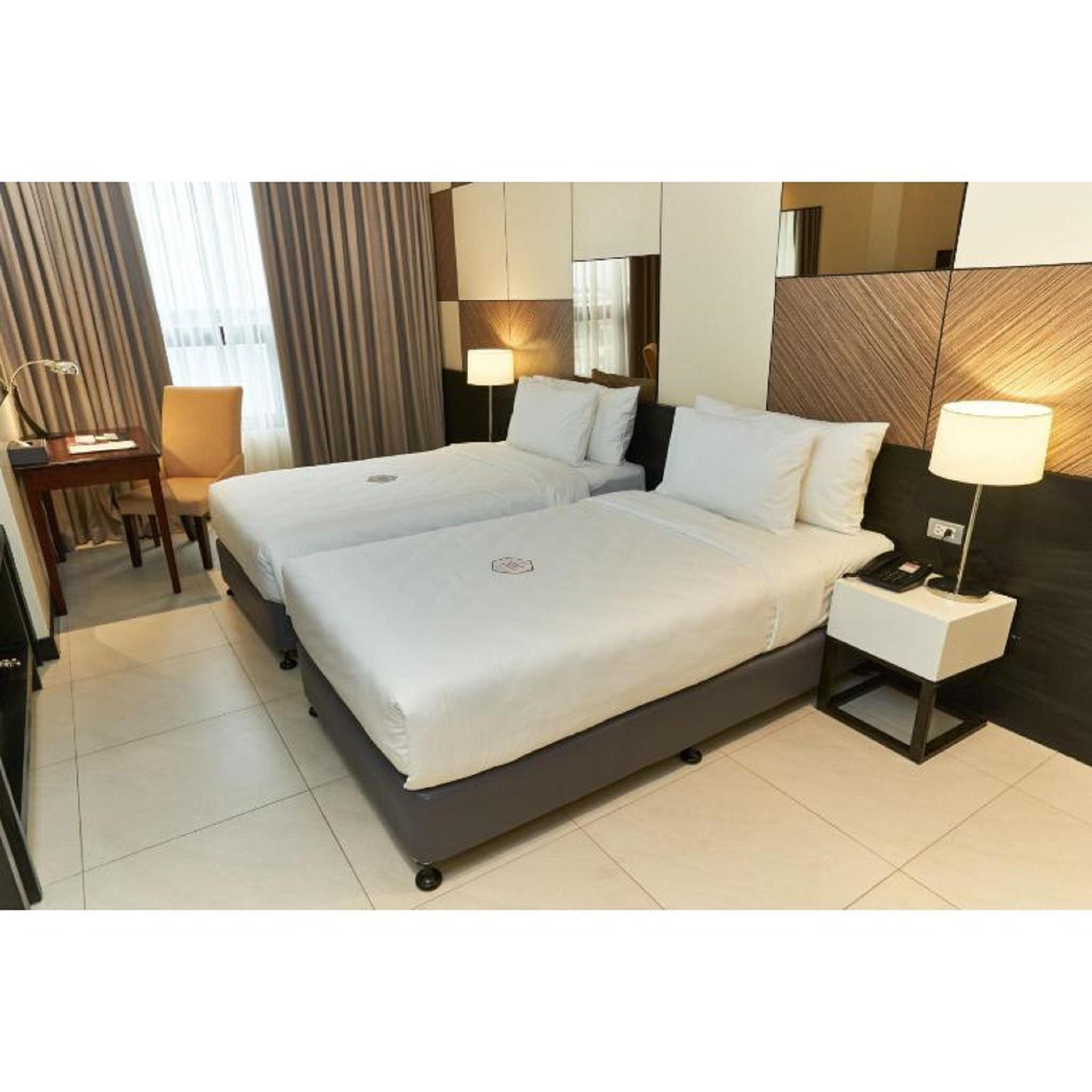 Summit Hotel טקלובן מראה חיצוני תמונה