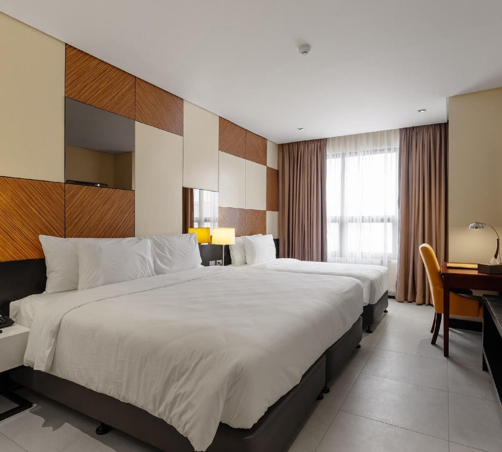 Summit Hotel טקלובן מראה חיצוני תמונה