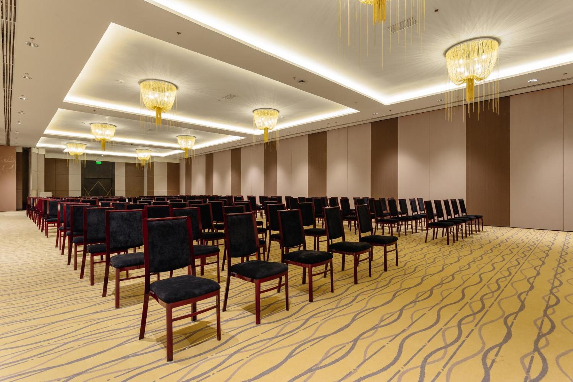 Summit Hotel טקלובן מראה חיצוני תמונה