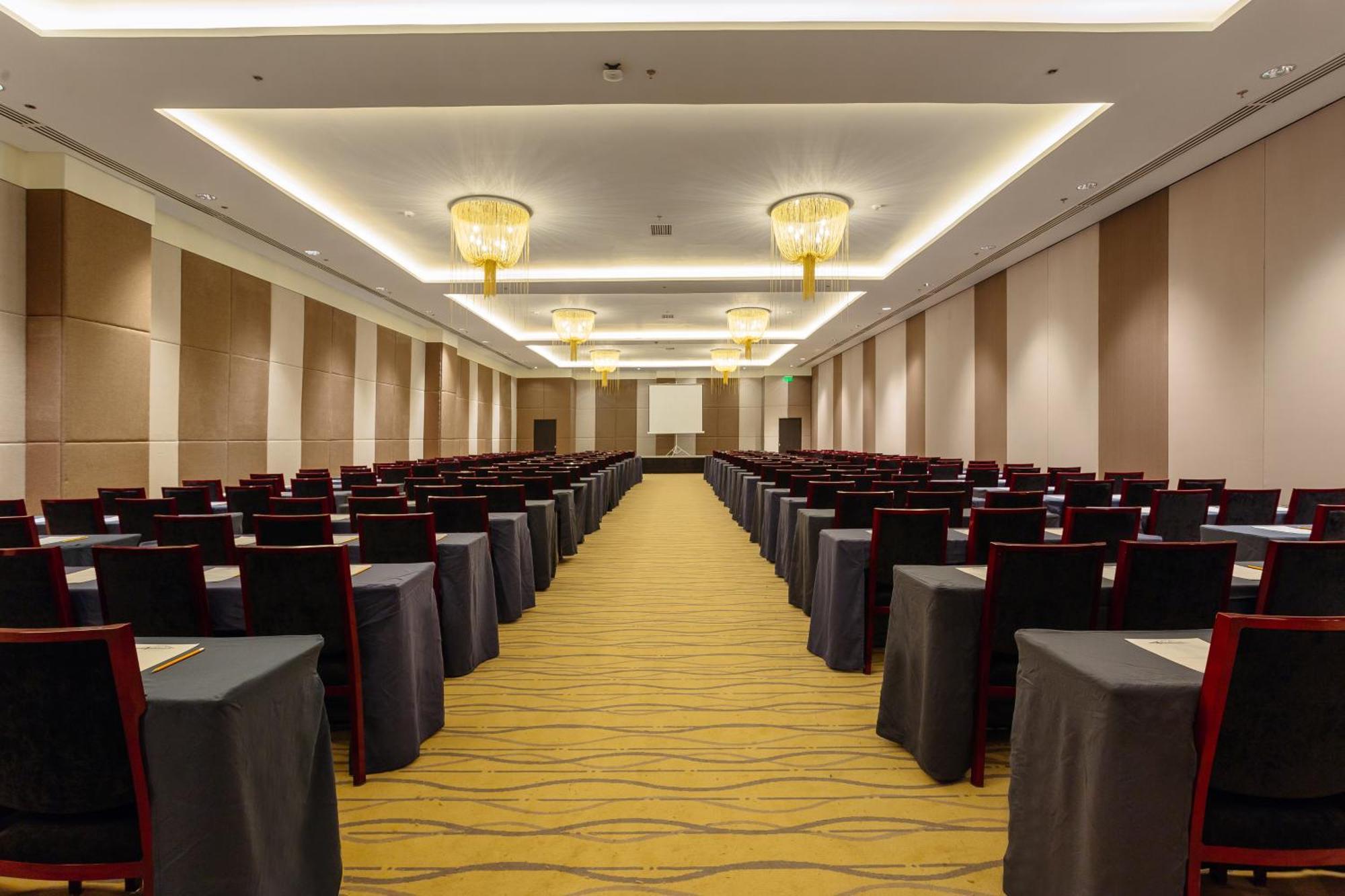 Summit Hotel טקלובן מראה חיצוני תמונה