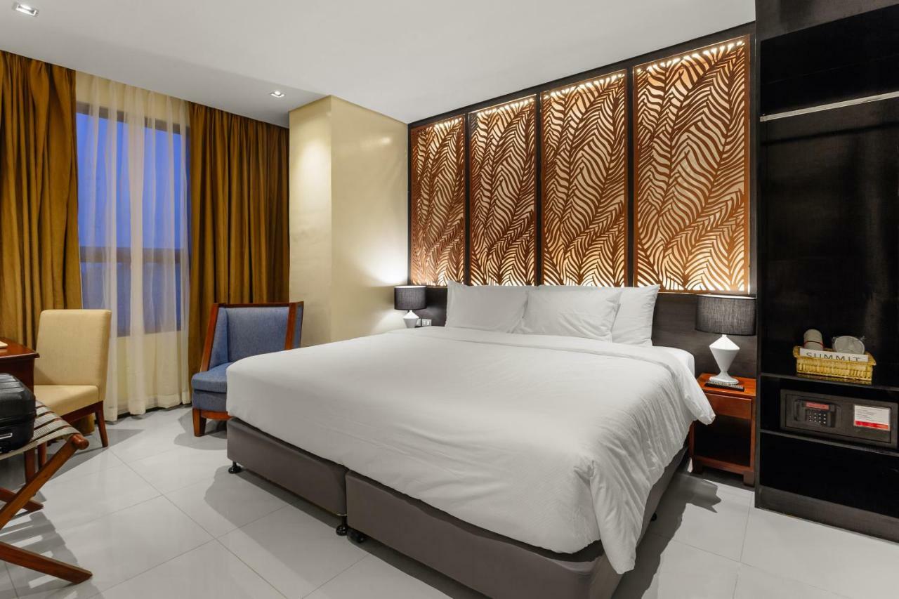 Summit Hotel טקלובן מראה חיצוני תמונה