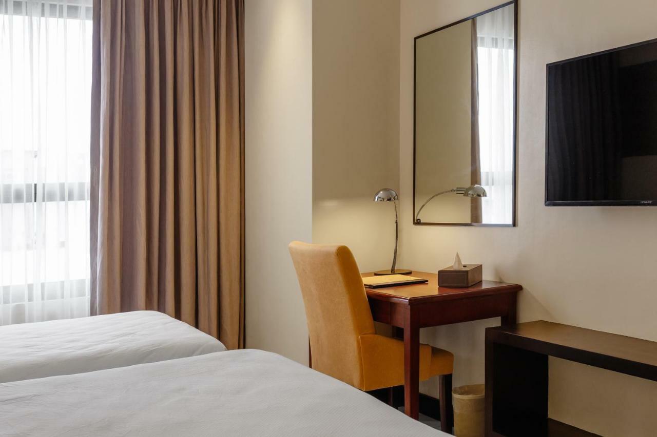 Summit Hotel טקלובן מראה חיצוני תמונה