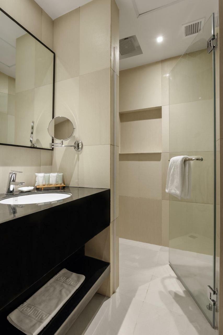 Summit Hotel טקלובן מראה חיצוני תמונה