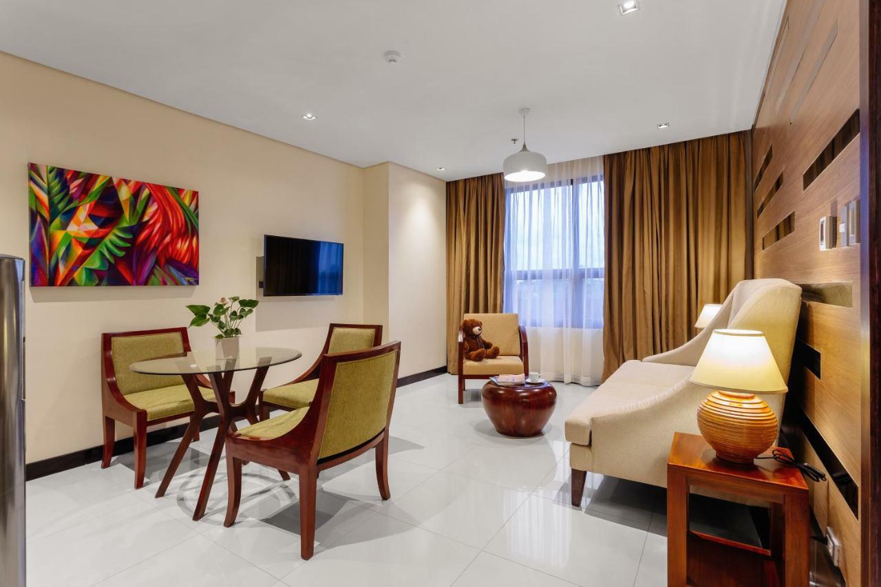 Summit Hotel טקלובן מראה חיצוני תמונה