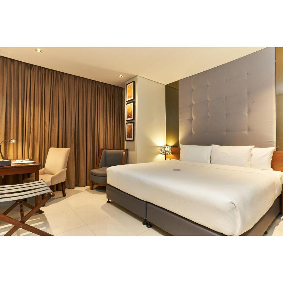 Summit Hotel טקלובן מראה חיצוני תמונה