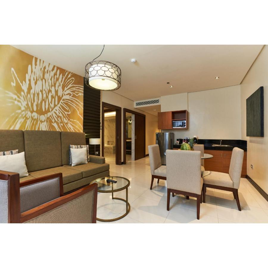 Summit Hotel טקלובן מראה חיצוני תמונה
