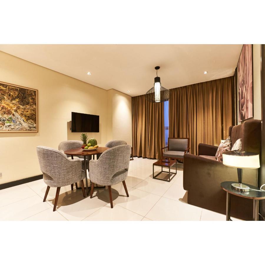 Summit Hotel טקלובן מראה חיצוני תמונה