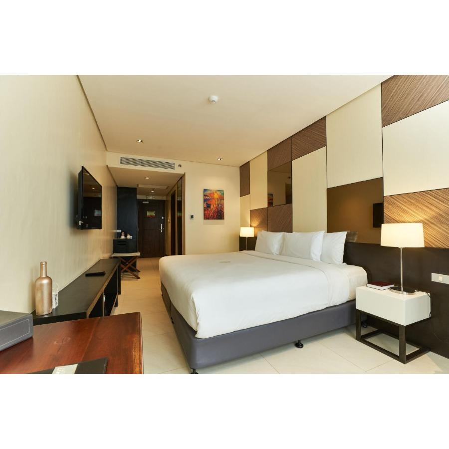 Summit Hotel טקלובן מראה חיצוני תמונה