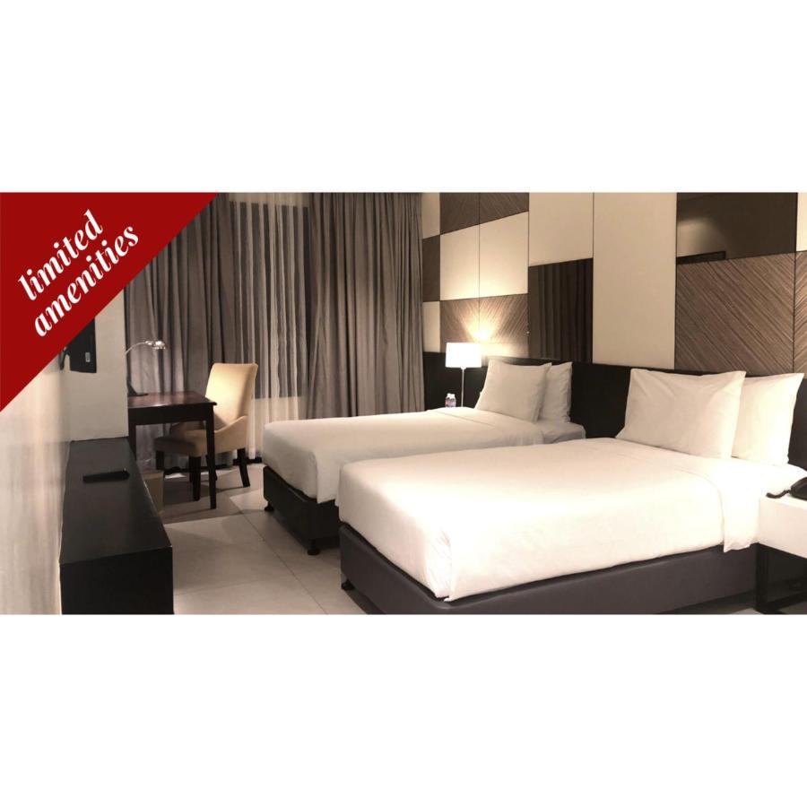 Summit Hotel טקלובן מראה חיצוני תמונה