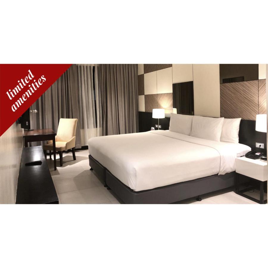 Summit Hotel טקלובן מראה חיצוני תמונה