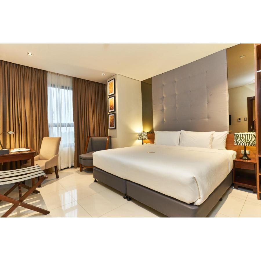 Summit Hotel טקלובן מראה חיצוני תמונה