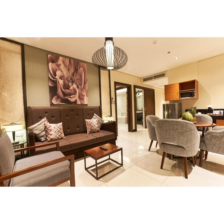 Summit Hotel טקלובן מראה חיצוני תמונה