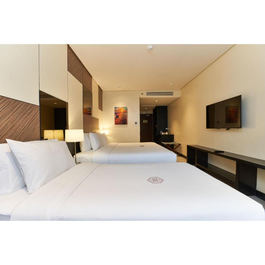 Summit Hotel טקלובן מראה חיצוני תמונה