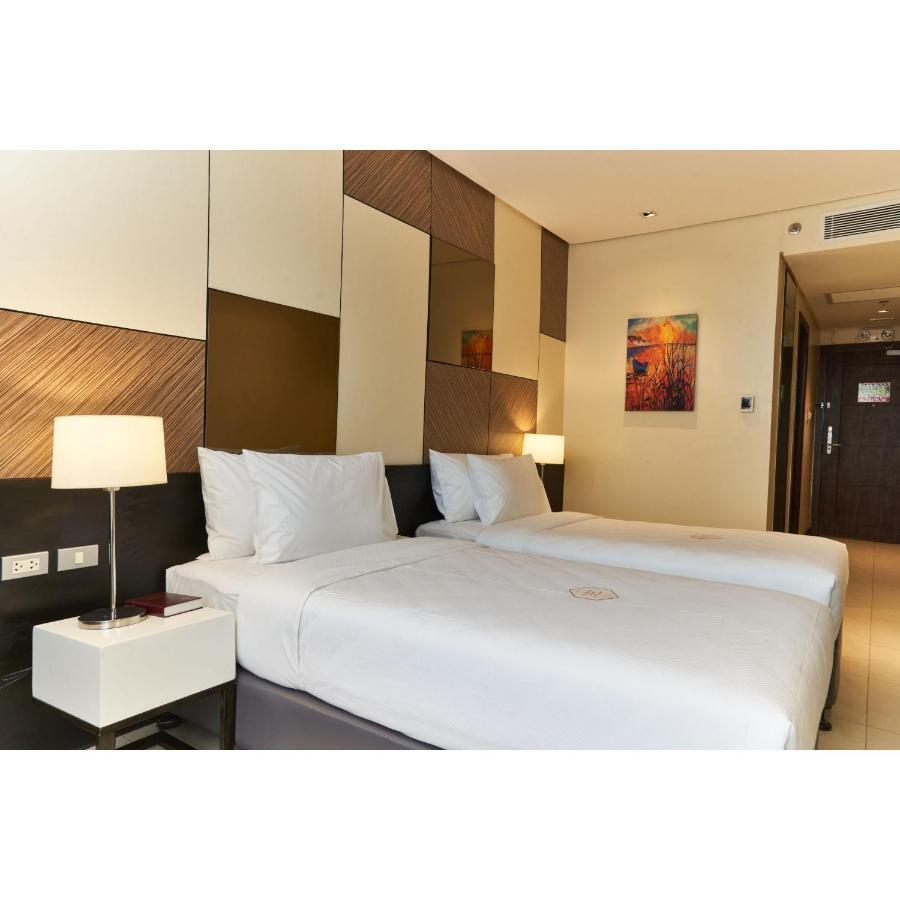 Summit Hotel טקלובן מראה חיצוני תמונה